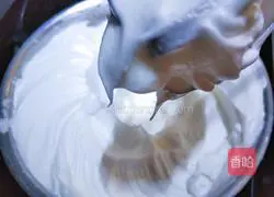 Illustration of how to make eight-inch heart-shaped chiffon cake 10