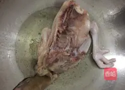 Illustration of how to make the Fast and Furious version of Braised Chicken with Black Bean Sauce 2