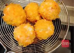 Illustration of how to make carrot and crystal shrimp balls 4