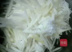 Illustration of how to make white radish meatballs 2