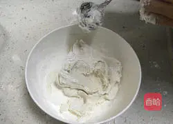 Illustration of how to make Hakka salted glutinous rice balls 2