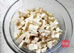 Illustration of how to make vegetable and tofu soup 1