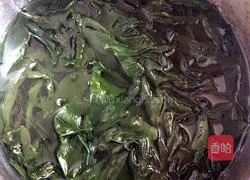 Illustration of how to make pork ribs stewed in Korean kimchi pot 6