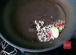 Illustration of how to make spicy minced pork rice noodles 3