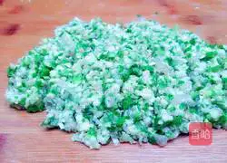 Illustration of how to make thousands of meat rolls with dipping sauce 4