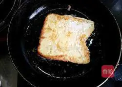 Illustration of how to make egg toast slices 6