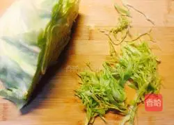 Illustration of how to make tuna cole salad 2