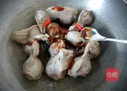 Illustration of how to make sauced duck gizzards 2