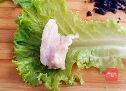 Illustration of how to make pork belly lettuce buns 6