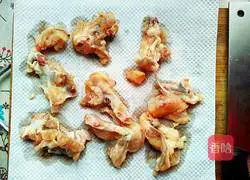 Illustration of how to make braised chicken wishbone 1