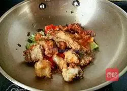Illustration of how to make spicy fish cubes in dry pot 7