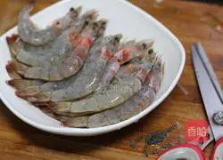 Illustration of how to make three cups of shrimp 1