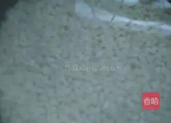 Illustration of how to make fish and pearl meatballs 1