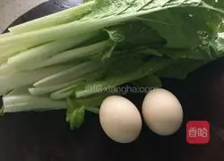 Illustration of how to make cabbage and egg soup 1