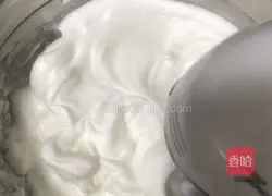 Illustration of how to make chiffon cake 9