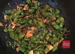 Illustration of how to stew spicy fish with soybean sprouts 8