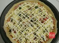 Illustration of how to make bacon pizza 13