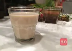 Illustration of how to make original pearl milk tea 6