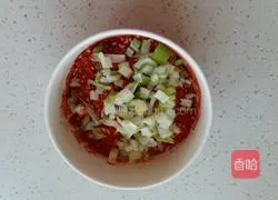 Illustration of how to make spicy onion sesame oil 3