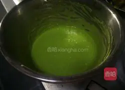 Illustration of how to make matcha mango cake roll 4