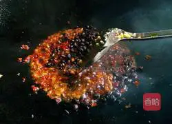 Illustration of how to make carp with black bean sauce 7