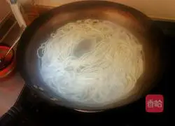 Illustration of how to make braised noodles with chicken and eggplant 7