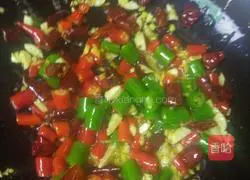 Illustration of home-style spicy chicken diced 6