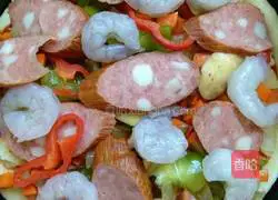 Illustration of how to make shrimp and ham pizza 7