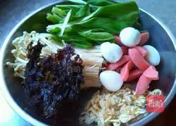 Illustration of how to make three fresh rice noodles 1