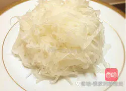 Illustration of how to make shredded tuna and radish salad 2