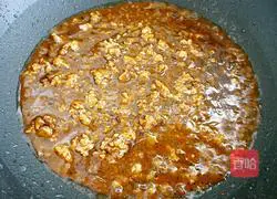 Illustration of how to make fried noodles with mushroom and minced meat 5