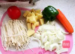 Illustration of three-juice braised chicken wings 1