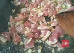 Illustration of how to make grilled fungus slices 4