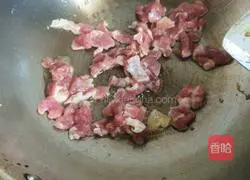 Illustration of how to make shredded pork with double flavor Beijing sauce 11