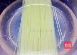 Illustration of how to make three-thread fried rice noodles (Cantonese style) 1