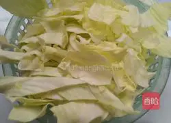 Illustration of How to Make Sliced Pork Ribs Noodles 1