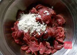 Illustration of how to make stir-fried beef slices 3