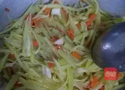 Illustration of how to make fried kimchi and shredded potatoes 3