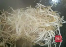 Illustration of how to make fried rice noodles (home-style thick rice noodles) 4