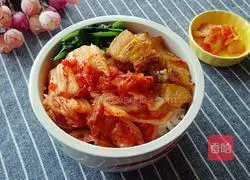 Illustration of how to make spicy kimchi bibimbap 8