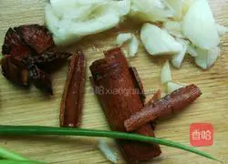 Illustration of braised chicken legs with tea tree mushrooms 3