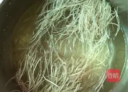 Illustration of how to make spicy fish with vermicelli vermicelli 4