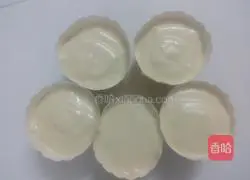 Illustration of how to make cupcakes 15