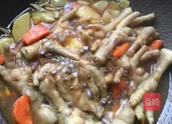 Illustration of how to make colorful braised chicken feet 5