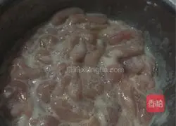 Illustration of how to make reunion pork with Beijing sauce 2