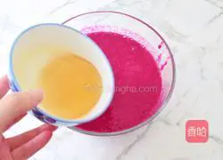 Illustration of how to make dragon fruit mousse cake 10