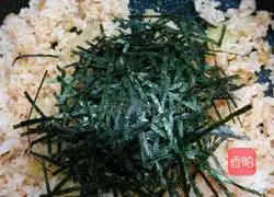 Illustration of making seaweed kimchi dumplings 6