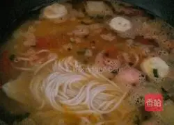 Illustration of homemade Yunnan small pot rice noodles 5