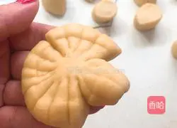 Illustration of how to make flower bread 10