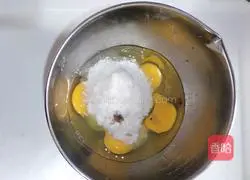 Illustration of how to make low-oil and low-fat madeleine cake 2